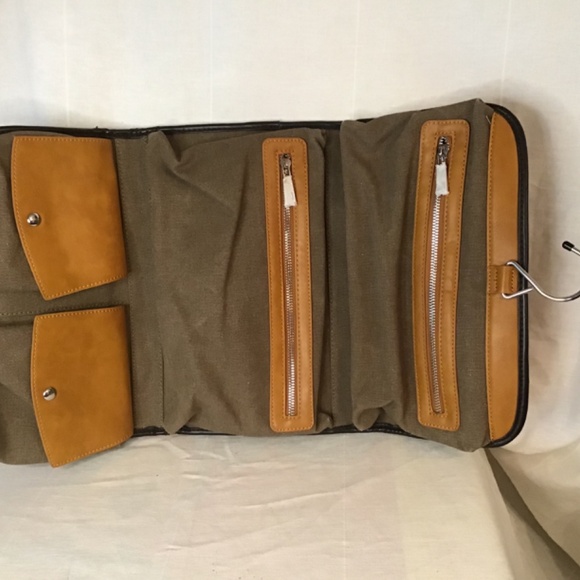 Vitelli Leather Toiletry Bag for Men - Water Resistant, Made in Italy. - Picture 7 of 11